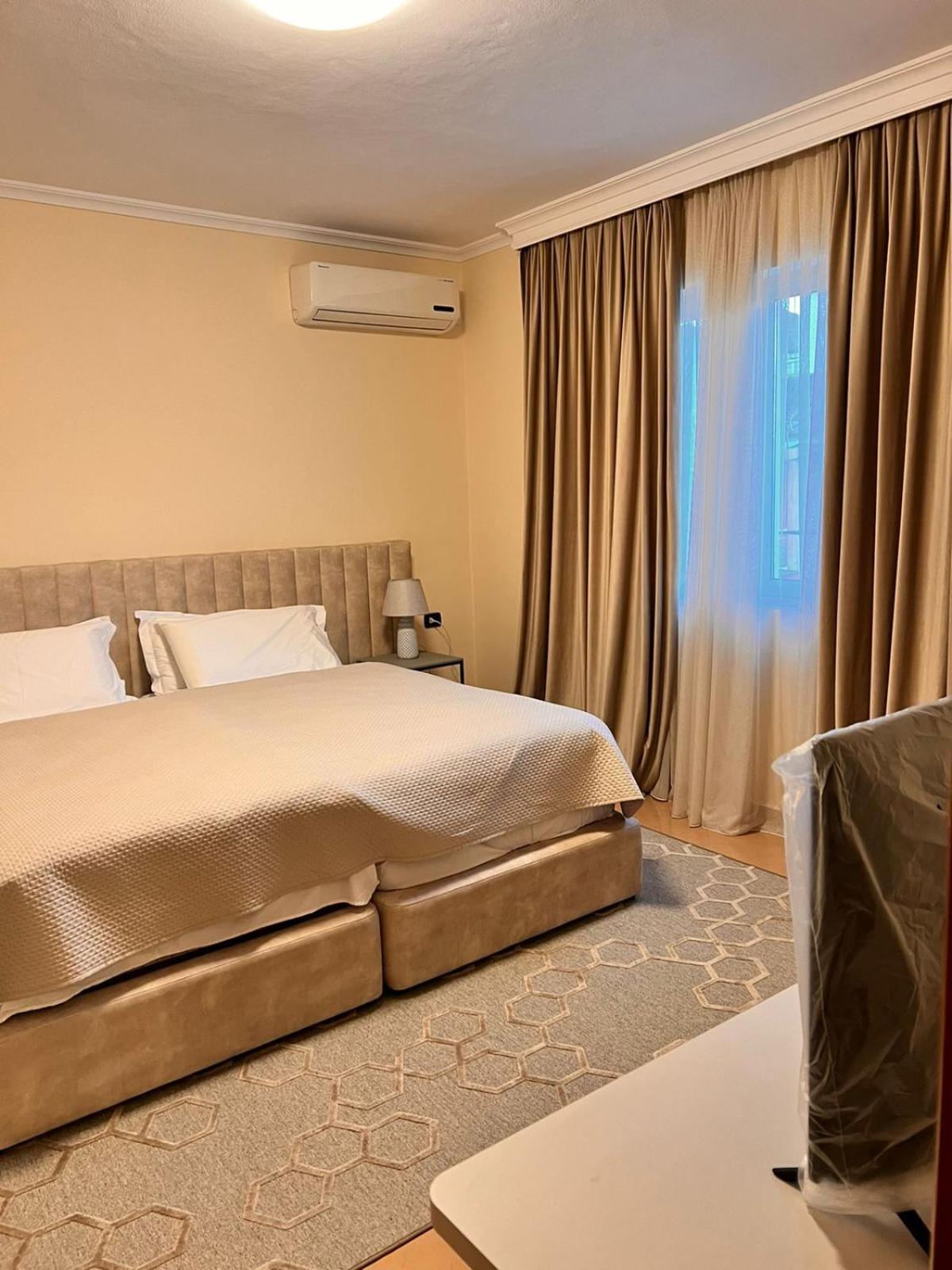 Villa Chaplin Tirana Bagian luar foto