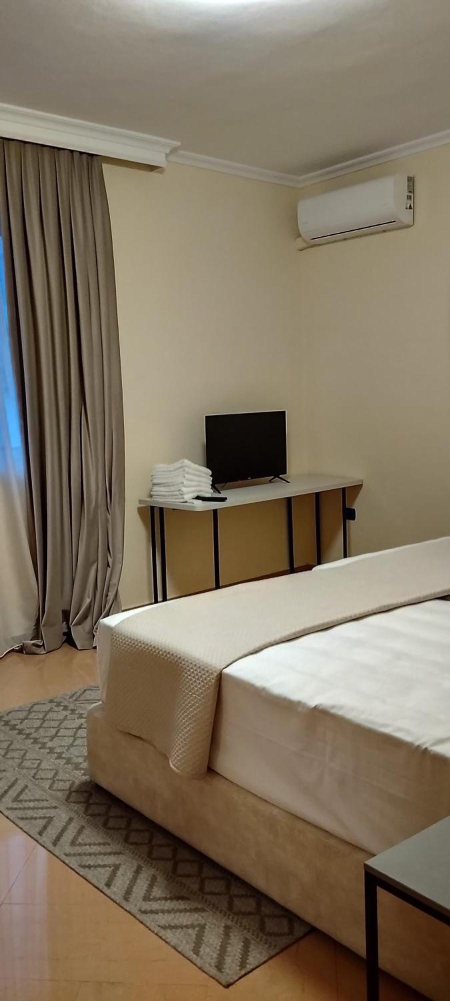 Villa Chaplin Tirana Bagian luar foto