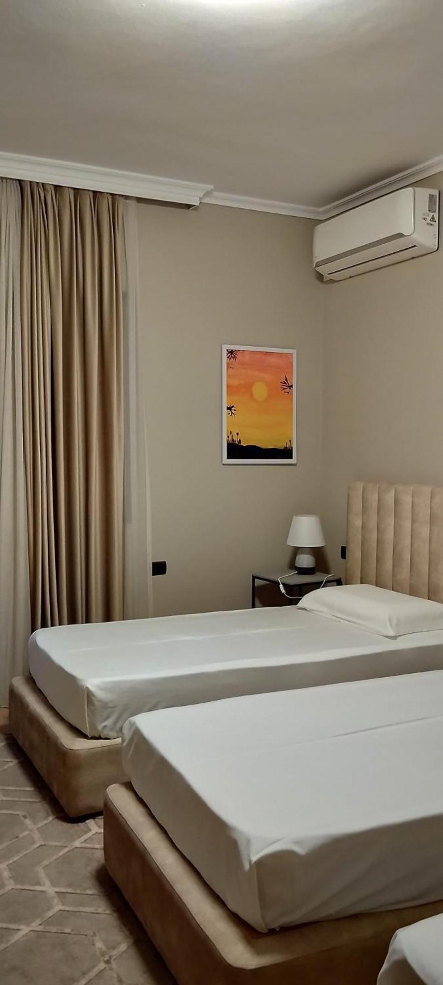 Villa Chaplin Tirana Bagian luar foto